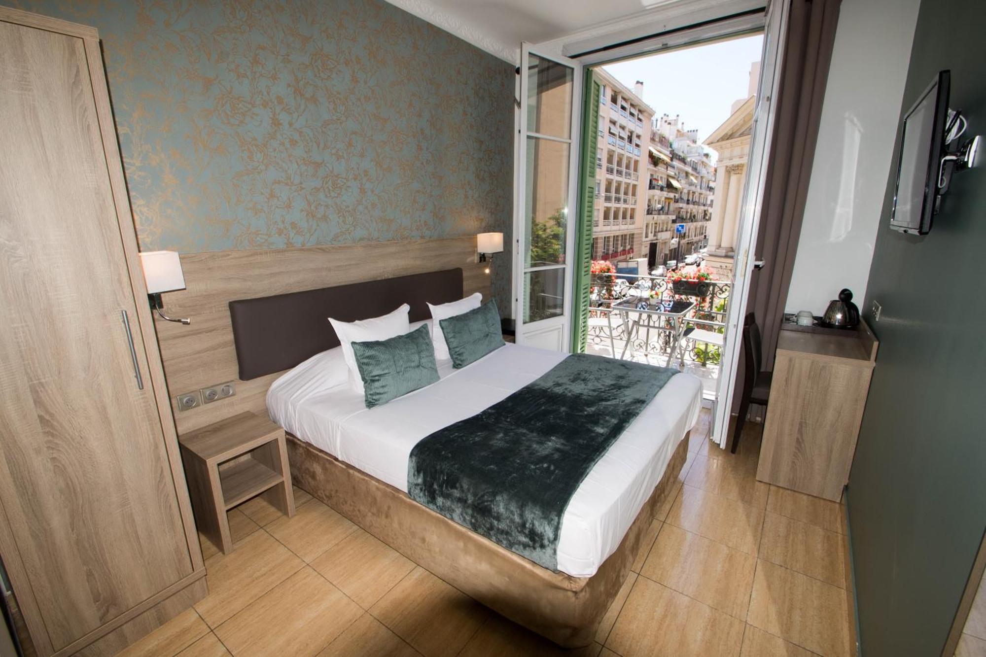 מלון Parisien 3*